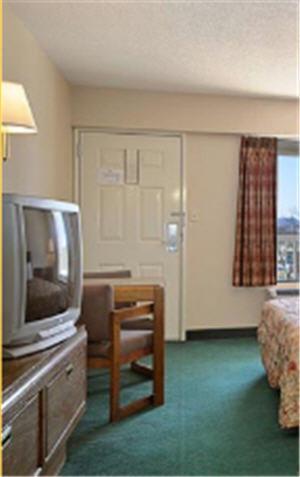 Days Inn By Wyndham Apple Valley Pigeon Forge/Sevierville Room photo